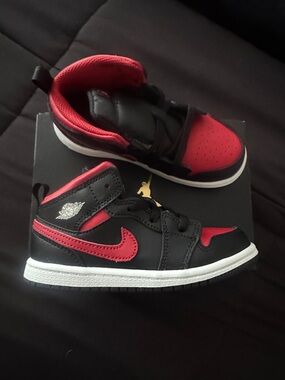 Jordan 1 MID  BRAND NEW IN BOX